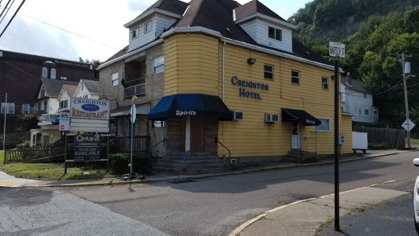Creighton Hotel: 995 Freeport Rd, Creighton, PA 15030
